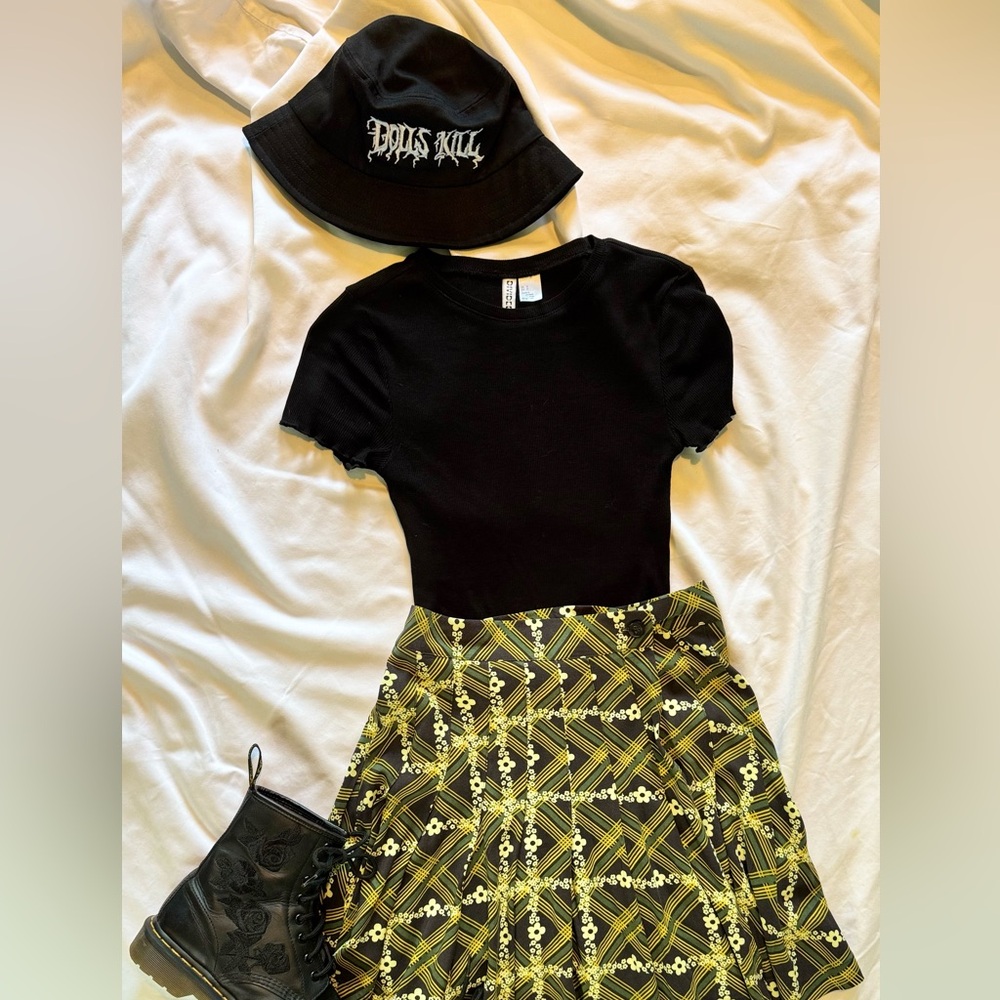 🌵DollsKill Black Cotton Bucket Hat